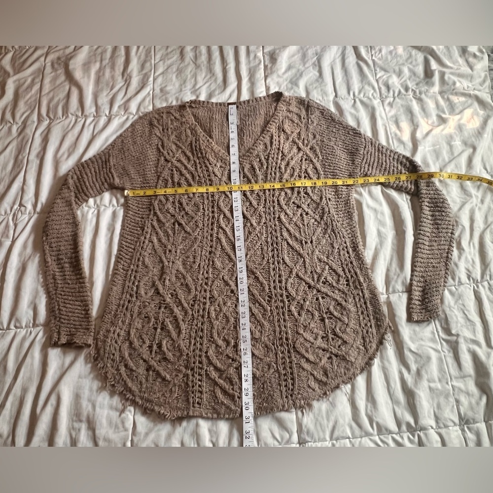 FREE PEOPLE cotton nubbly v-neck sweater. Size Medium - Picture 3 of 5